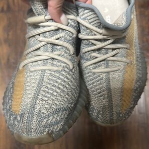 Yeezy Boost 350 V2 Shoes